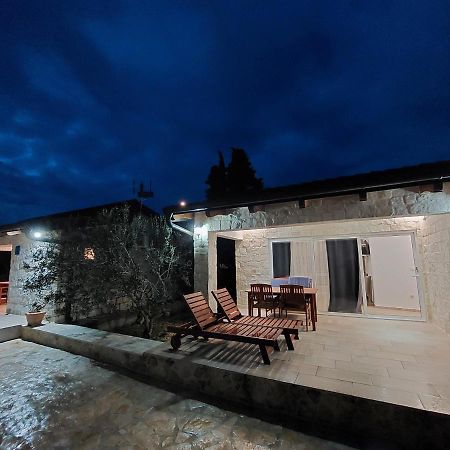 Apartmani Morovi Dvori Drage Εξωτερικό φωτογραφία