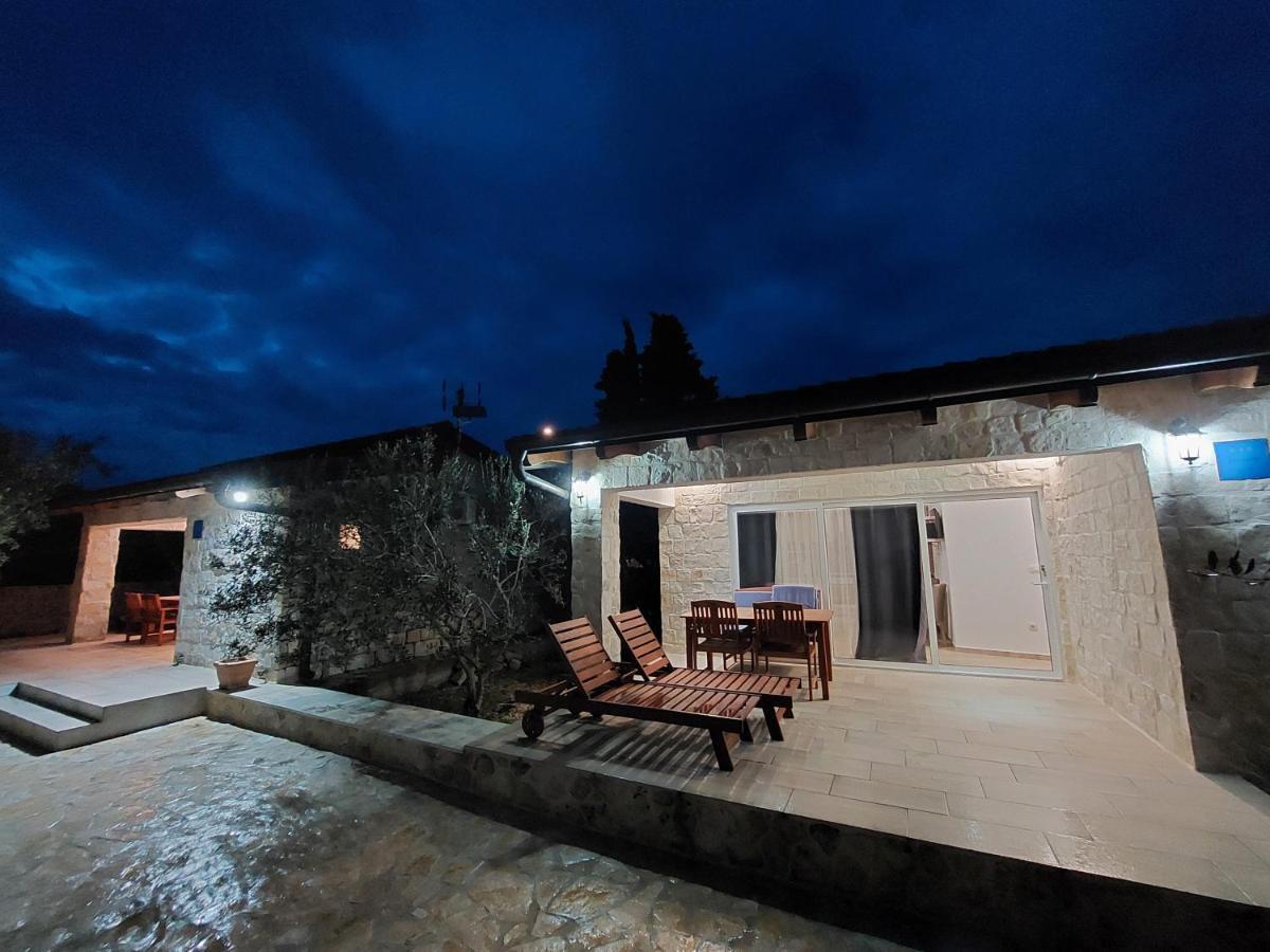 Apartmani Morovi Dvori Drage Εξωτερικό φωτογραφία