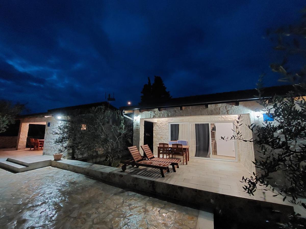Apartmani Morovi Dvori Drage Εξωτερικό φωτογραφία
